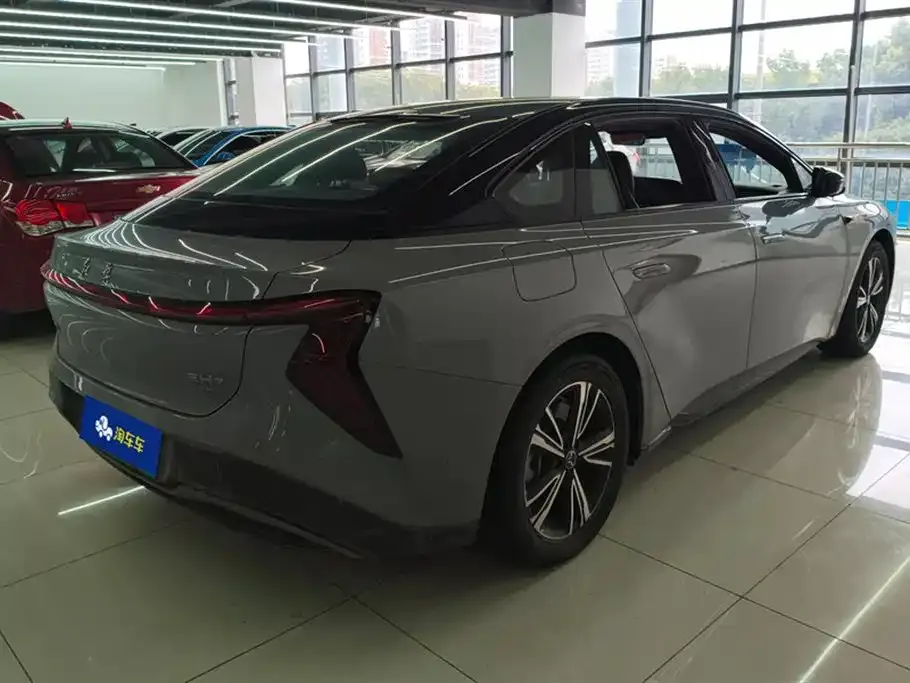 Hongqi EH7 2024 из CN, фото 4