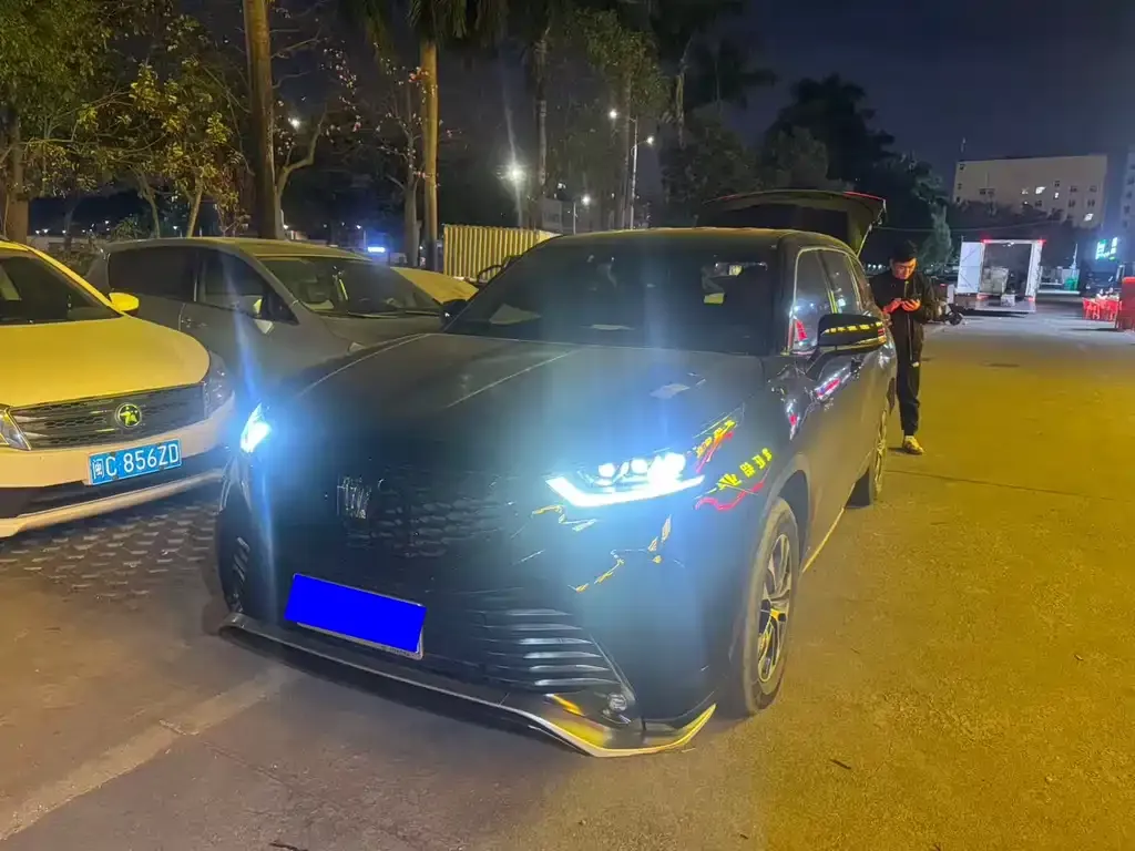 Toyota Crown Kluger 2023 из CN, фото 1