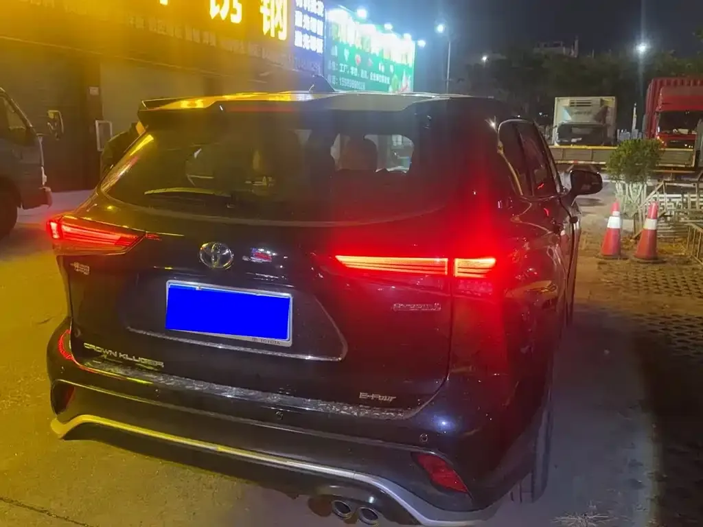 Toyota Crown Kluger 2023 из CN, фото 5