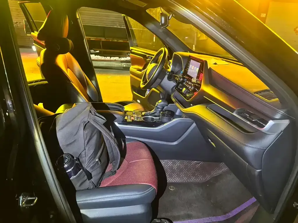 Toyota Crown Kluger 2023 из CN, фото 7