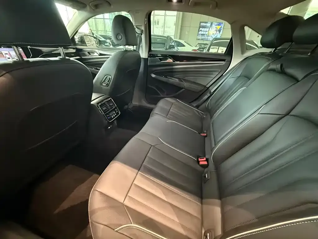 Volkswagen Passat 2023 из CN, фото 8