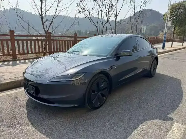 Tesla Model 3 — фото 1