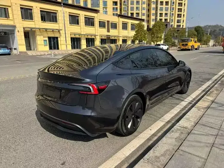 Tesla Model 3 — фото 6