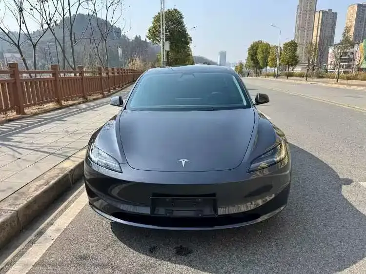 Tesla Model 3 — фото 5