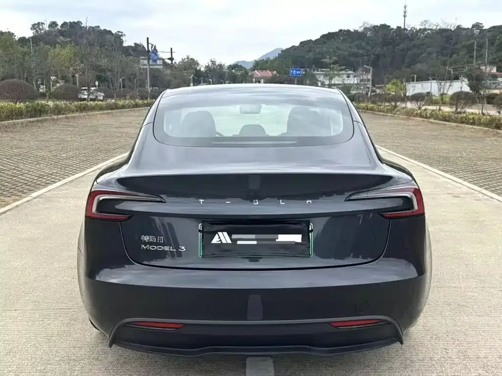 Tesla Model 3 — фото 3