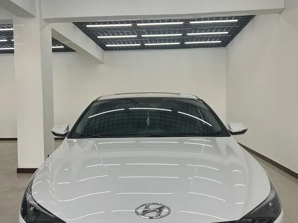 Hyundai Elantra — фото 5