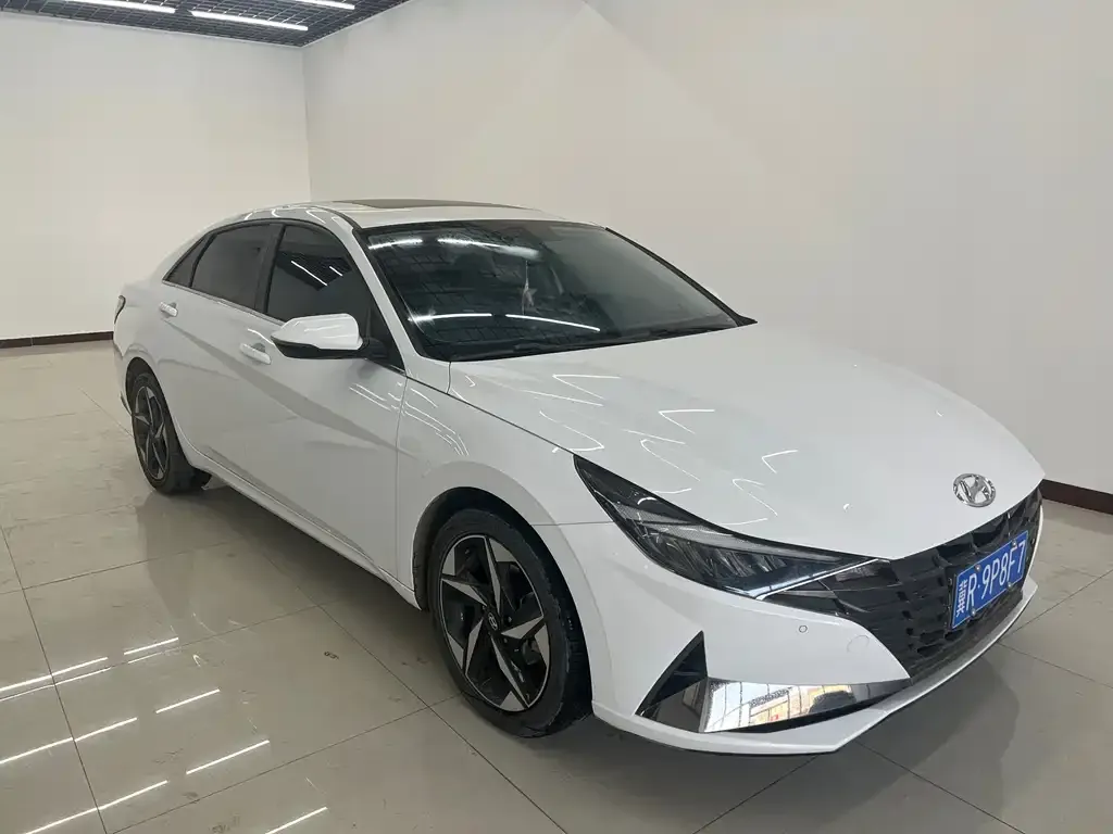 Hyundai Elantra — фото 2