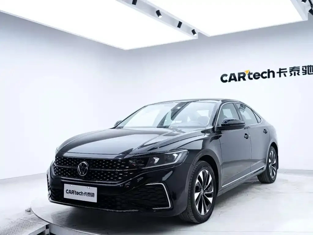 Volkswagen Passat — фото 1
