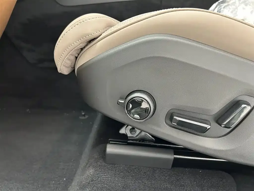 Volvo XC60 2026 из CN, фото 3
