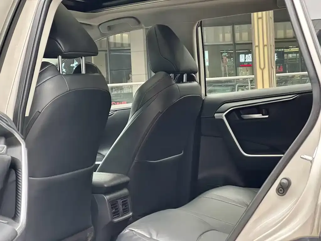 Toyota Wildlander 2023 из CN, фото 5