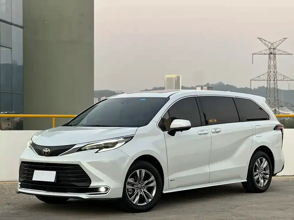 Toyota Sienna 2024 из CN, фото 1