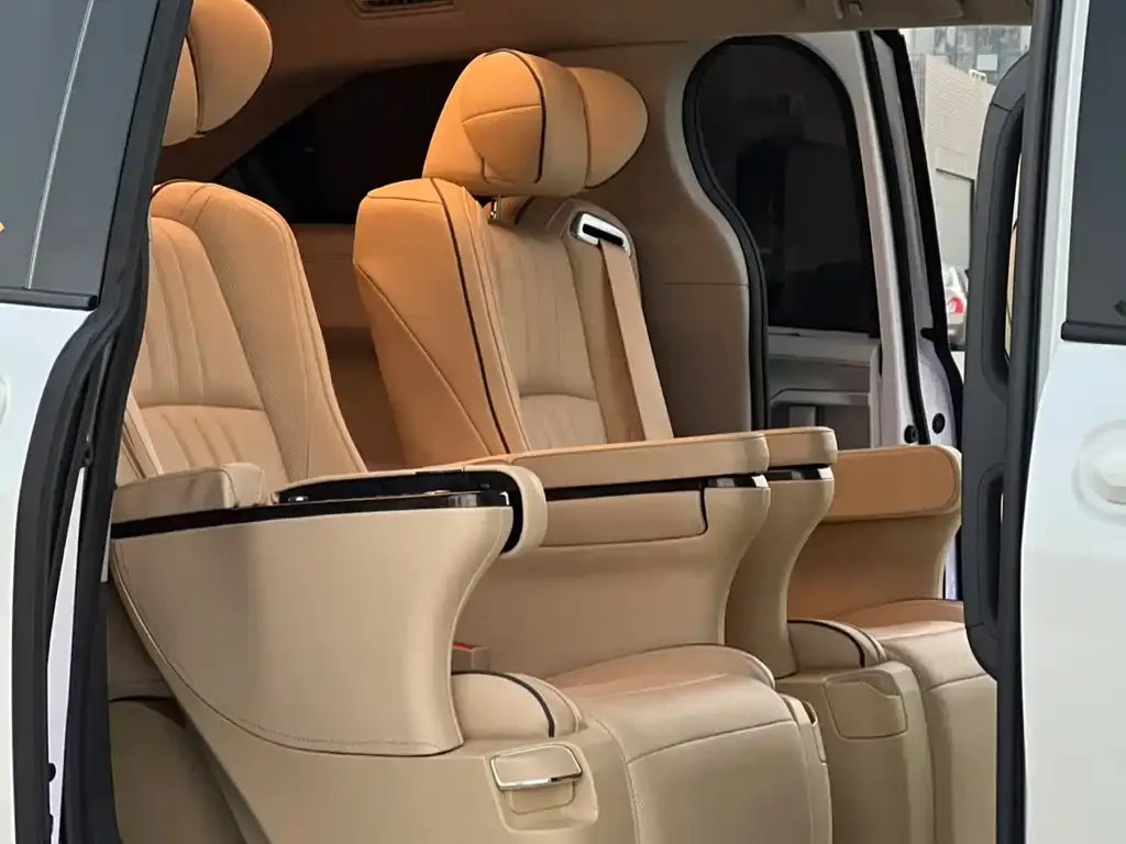 Toyota Sienna 2024 из CN, фото 8