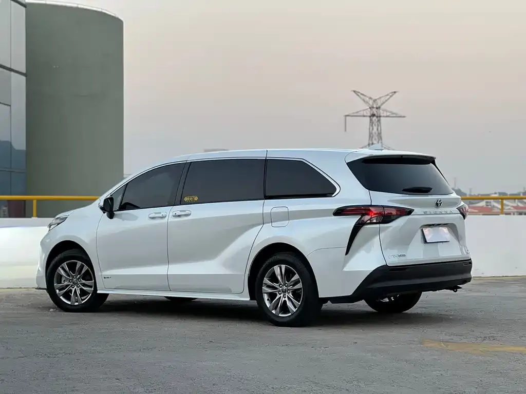 Toyota Sienna 2024 из CN, фото 6