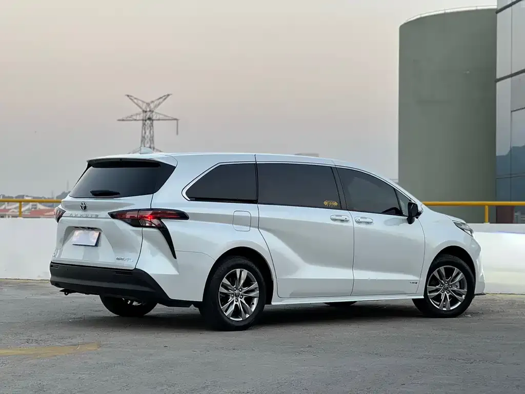 Toyota Sienna 2024 из CN, фото 4