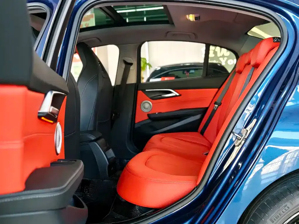 BMW 1 Series 2021 из CN, фото 8