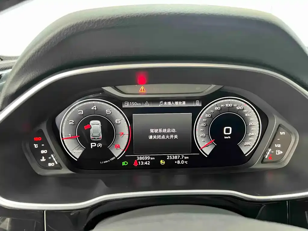 Audi Q3 2023 из CN, фото 2