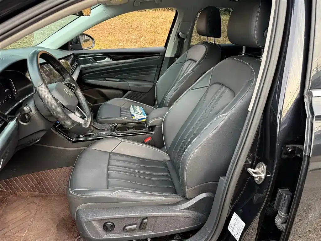 Volkswagen Passat 2023 из CN, фото 5