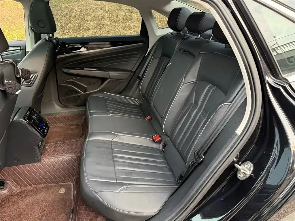 Volkswagen Passat 2023 из CN, фото 2