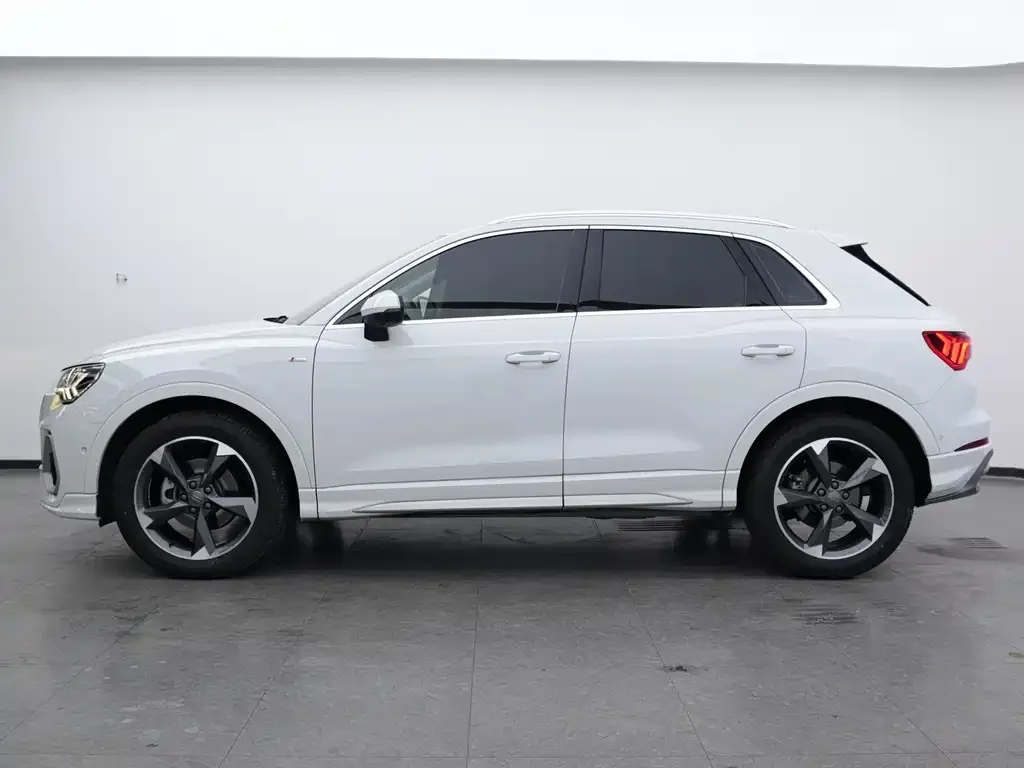Audi Q3 2021 из CN, фото 6