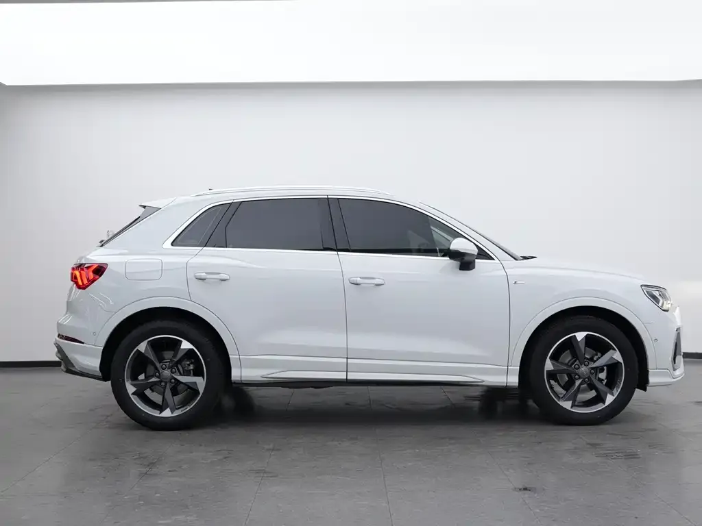 Audi Q3 2021 из CN, фото 5
