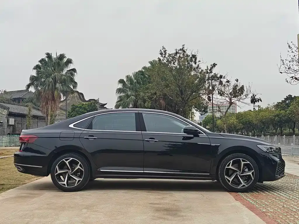 Volkswagen Passat 2023 из CN, фото 7