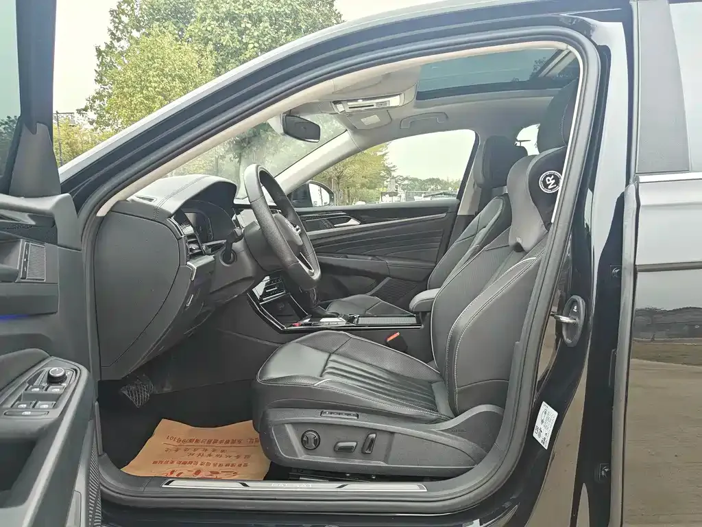 Volkswagen Passat 2023 из CN, фото 9