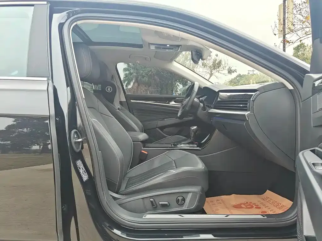 Volkswagen Passat 2023 из CN, фото 3