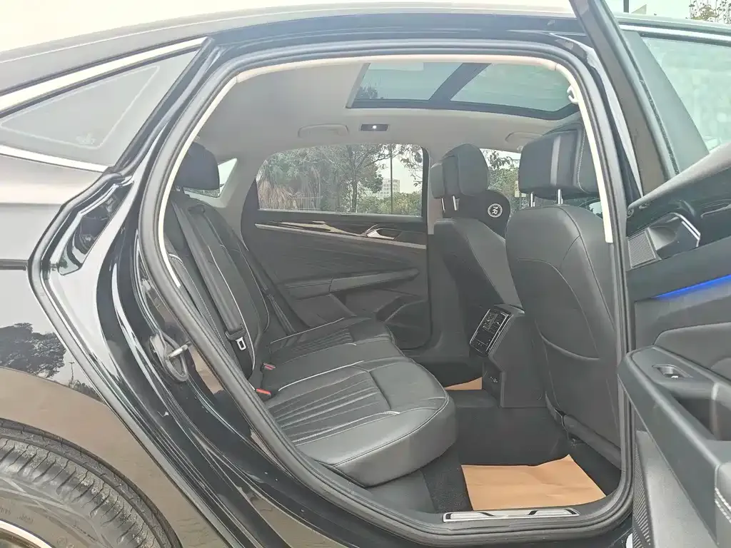 Volkswagen Passat 2023 из CN, фото 5