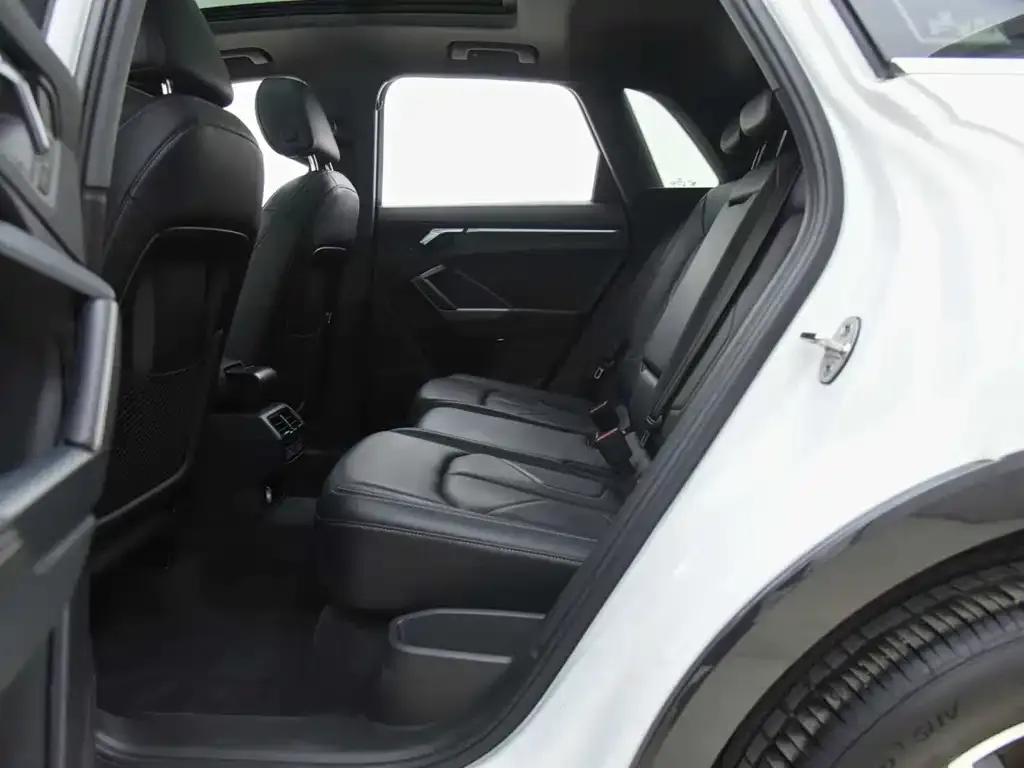 Audi Q3 2023 из CN, фото 10