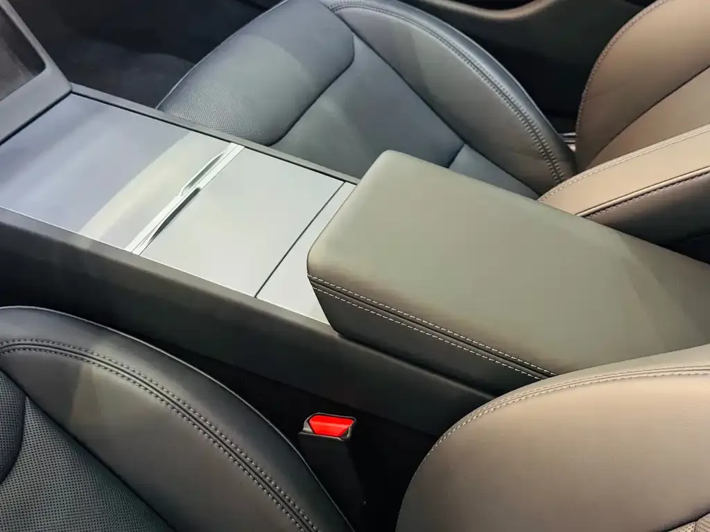 Tesla Model 3 — фото 2