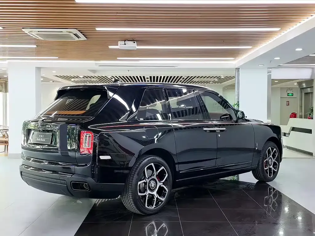 Rolls-Royce Cullinan 2024 из CN, фото 4