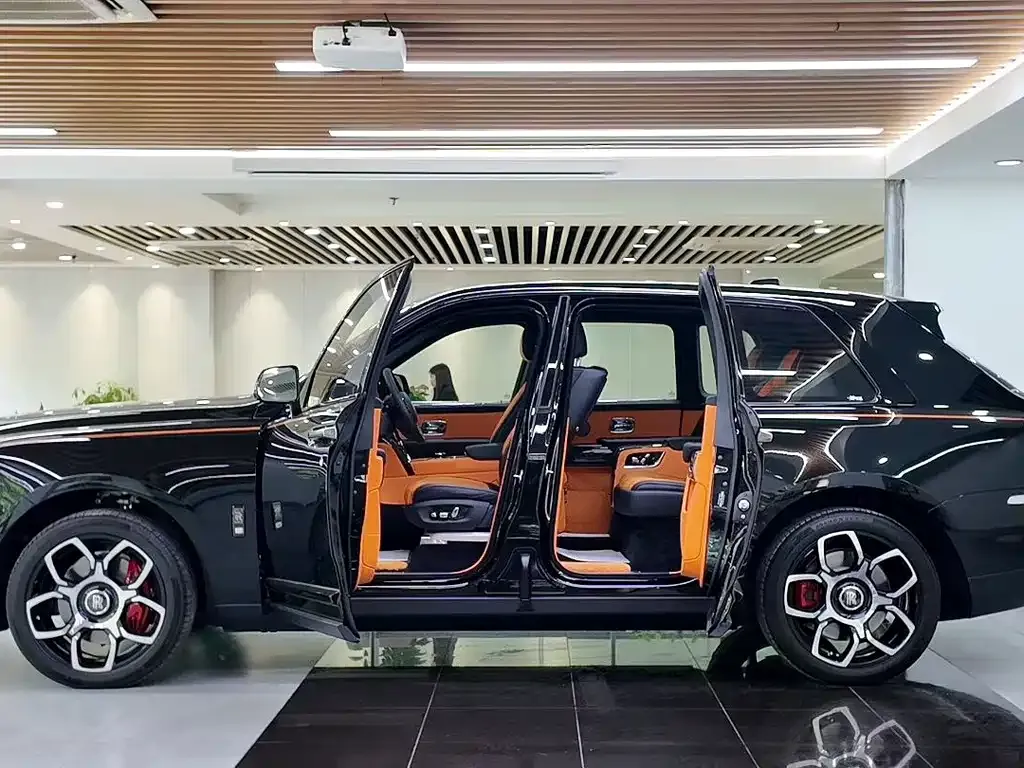 Rolls-Royce Cullinan 2024 из CN, фото 3