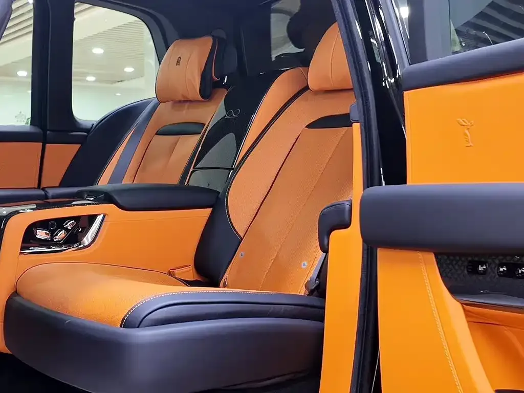 Rolls-Royce Cullinan 2024 из CN, фото 8