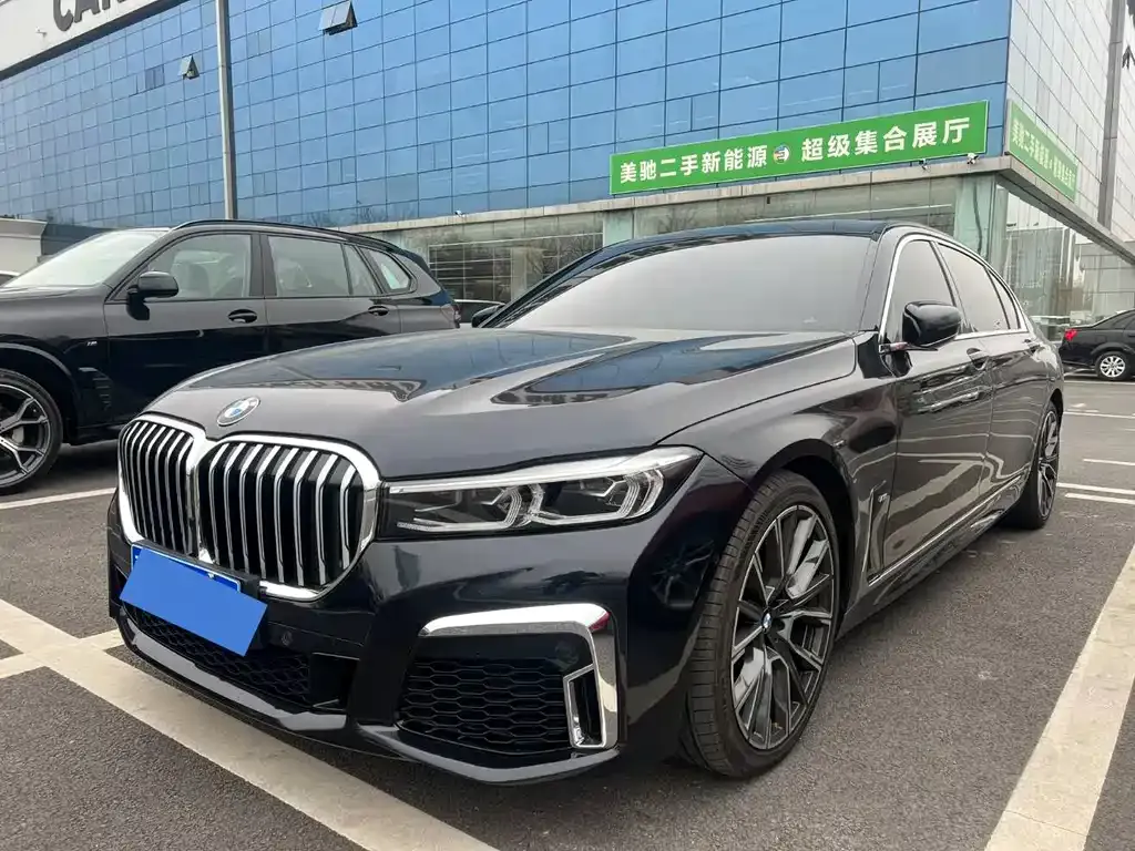 BMW 7 Series — фото 1