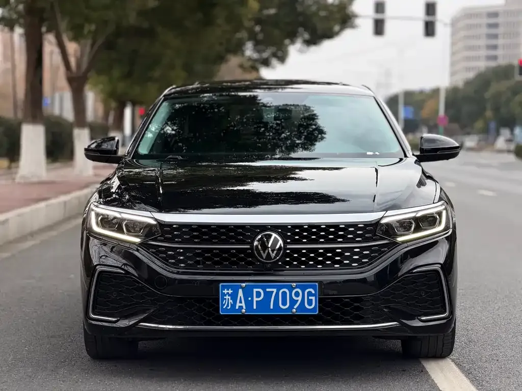 Volkswagen Passat 2023 из CN, фото 2