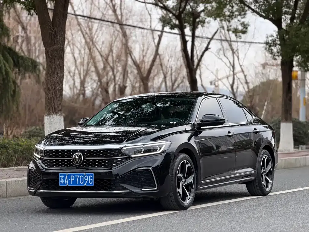 Volkswagen Passat 2023 из CN, фото 8