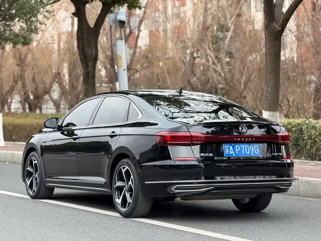 Volkswagen Passat 2023 из CN, фото 9