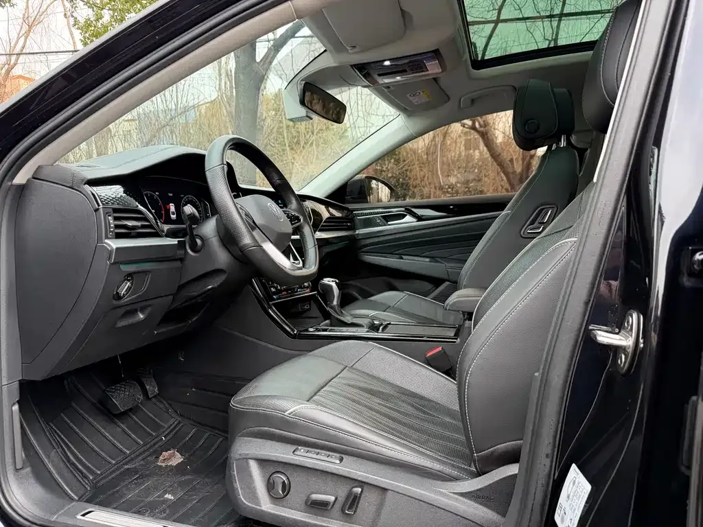 Volkswagen Passat 2023 из CN, фото 7