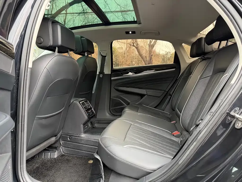 Volkswagen Passat 2023 из CN, фото 6