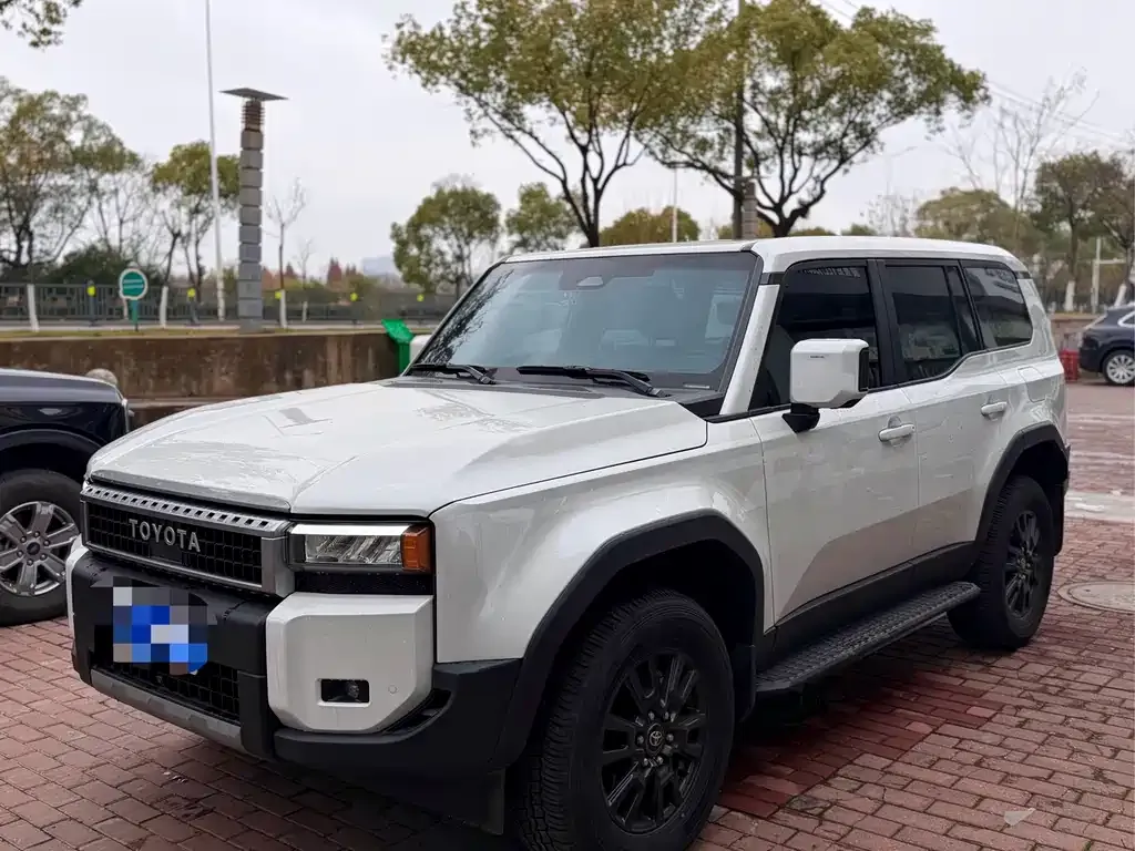 Toyota Prado 2024 из CN, фото 1