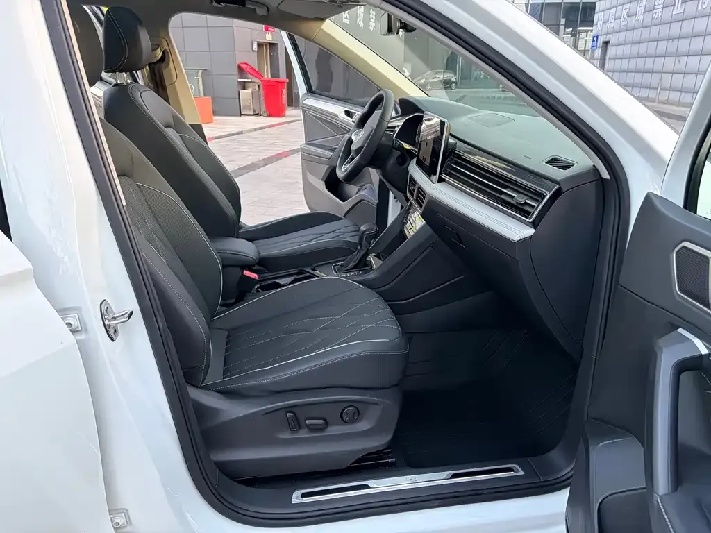 Volkswagen Tiguan L 2024 из CN, фото 4