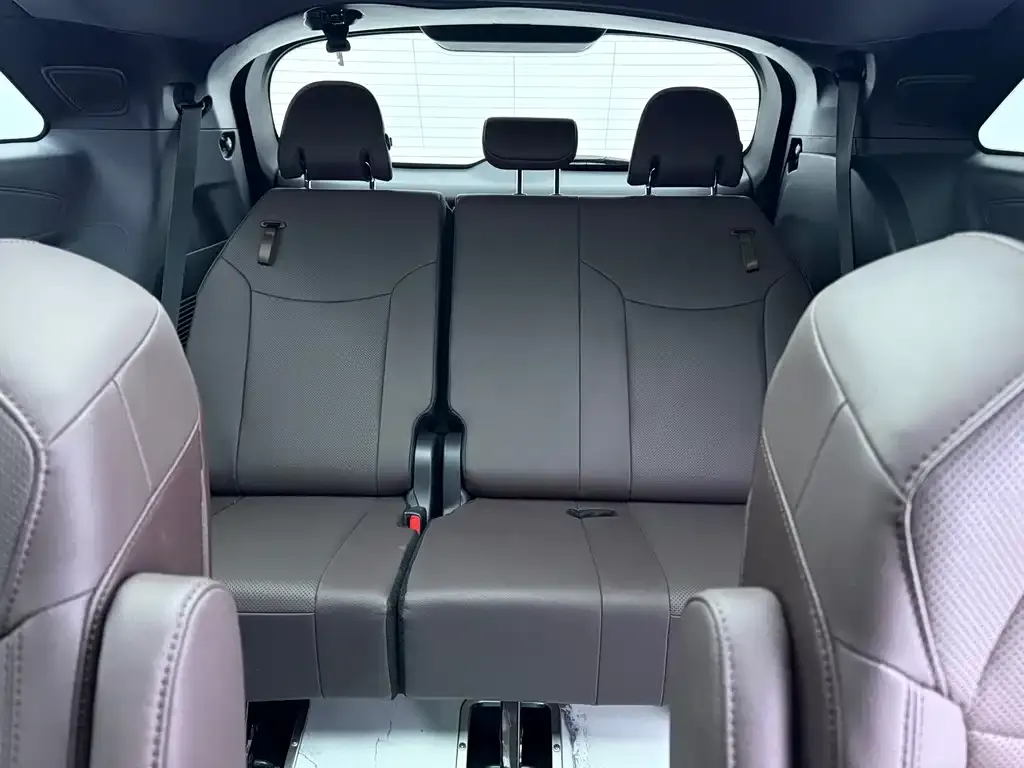 Toyota Granvia — фото 2