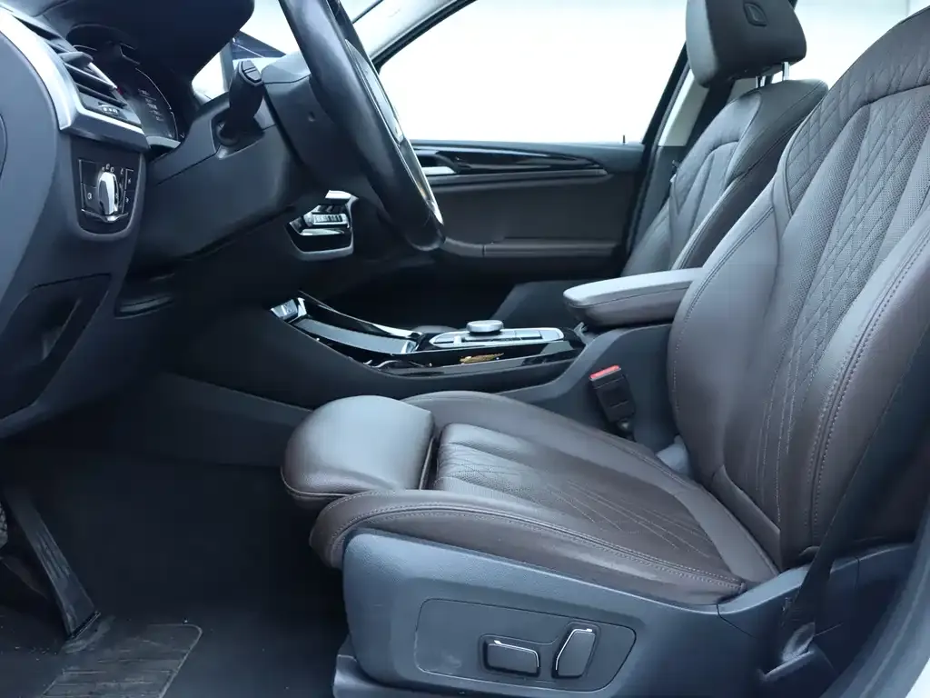 BMW iX3 2024 из CN, фото 9