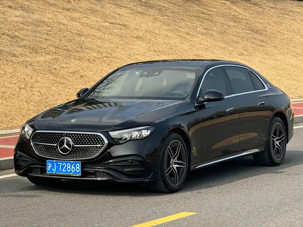 Mercedes-Benz E-Class — фото 1