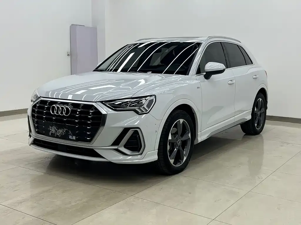 Audi Q3 — фото 1