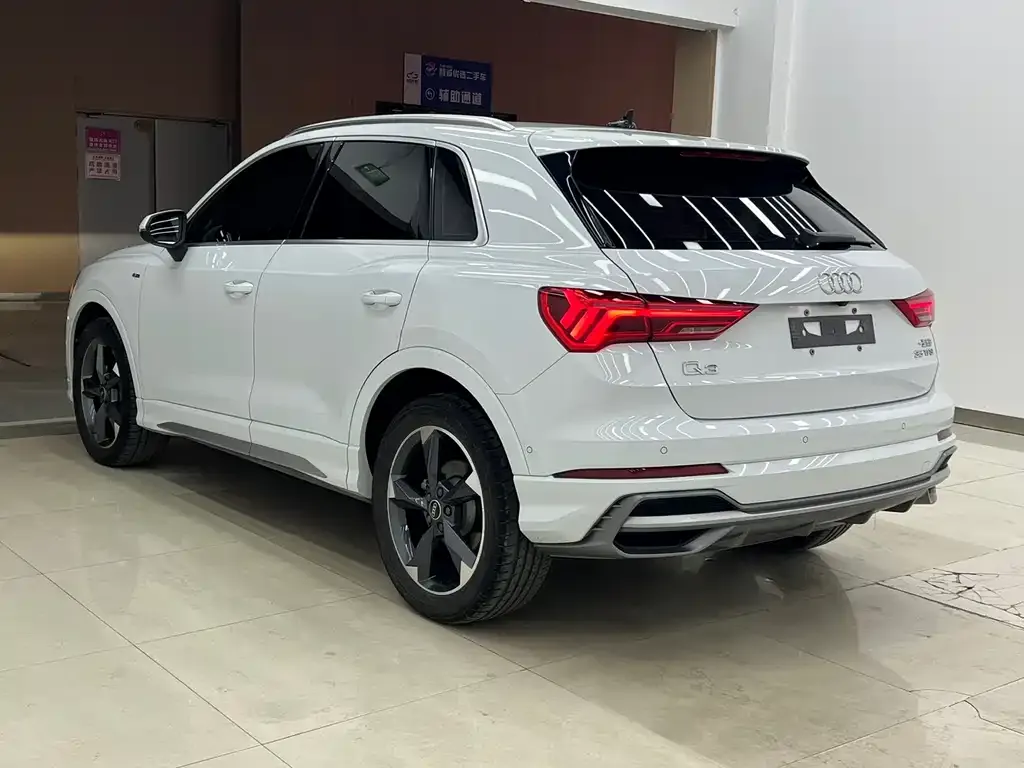 Audi Q3 — фото 10