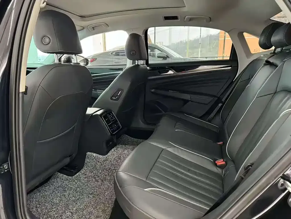 Volkswagen Passat 2022 из CN, фото 9