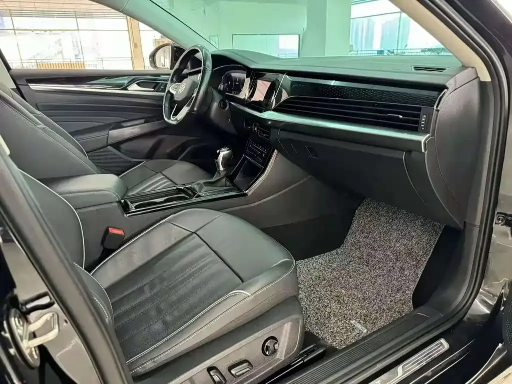 Volkswagen Passat 2022 из CN, фото 10