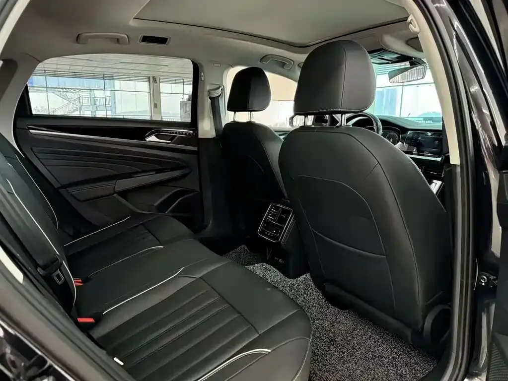 Volkswagen Passat 2022 из CN, фото 8