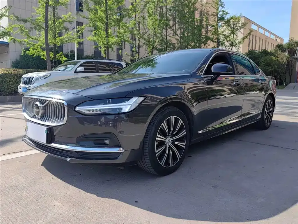 Volvo S90 — фото 1